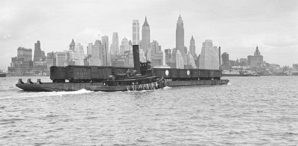 Car float, part of the lighterage system, passing lower Manhattan. Photo: Steve Meyers, David Keller Archive