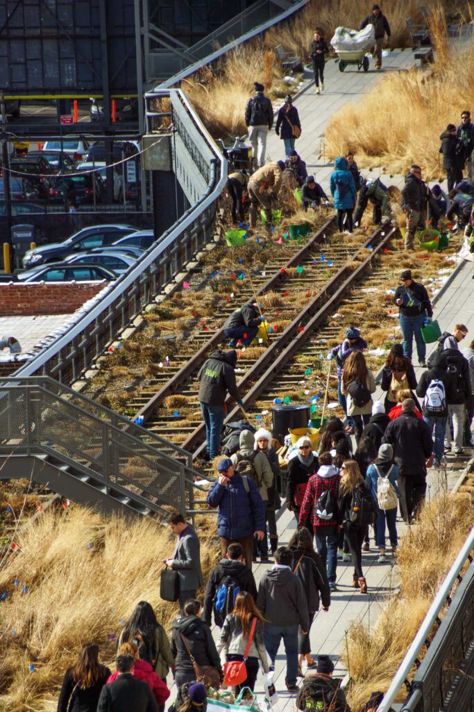 Rooftop shot of Cutback on the High Line on a busy March day, 2013, Chelsea Grassland. Photo: Annik LaFarge, author of On the High Line