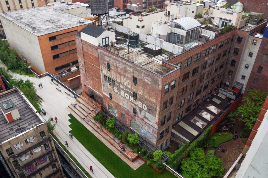 Rooftop view of the Spears Building and seating steps. Photo: Annik LaFarge, author of On the High Line