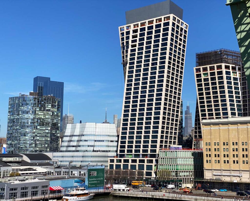From right to left, looking east: The XI, IAC HQ, Jean Nouvel apartments. Photo: Annik LaFarge, author of On the High Line