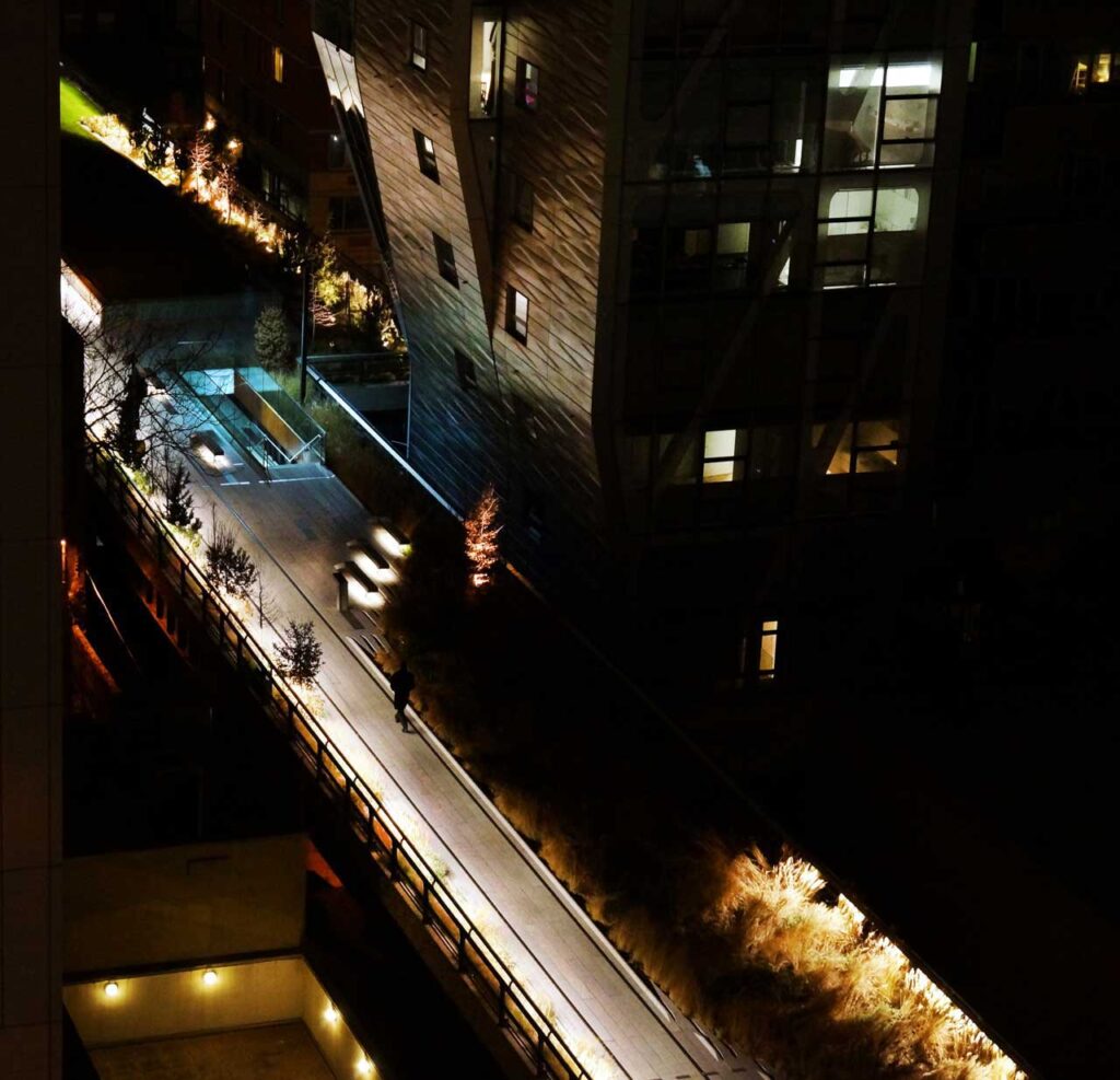 The lighting design on the High Line by Hervé Descottes of L’Observatoire, Photo: Annik LaFarge, author of On the High Line