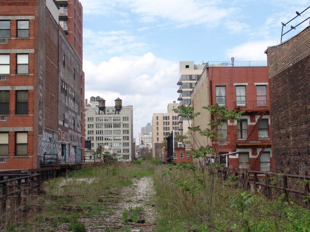 The Spears Building and the abandoned High Line. Photo: Rick Darke